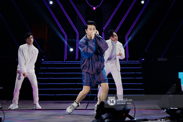 On the night of the Viet Rap final broadcast: Karik was seriously ill and overreacted, but still struggled, acting extremely at the event?  Photo 12.