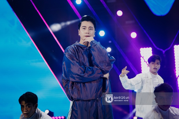 On the night of the Viet Rap final broadcast: Karik was seriously ill and overreacted, but still struggled, acting extremely at the event?  Photo 6.