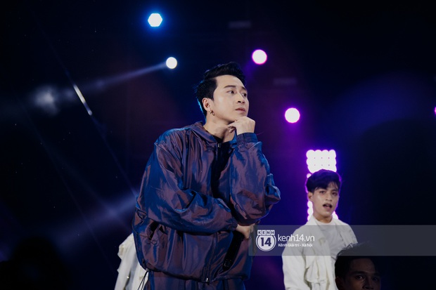 On the night of the Viet Rap final broadcast: Karik was seriously ill and overreacted, but still struggled, acting extremely at the event?  Photo 13.