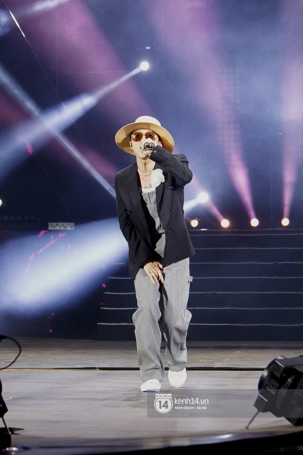 Bức ảnh gây bão: Sky cầm poster đến tận concert yêu cầu Sơn Tùng M-TP gỡ block Facebook mình vì trót dại chê idol lùn? - Ảnh 3. Bức ảnh gây bão: Sky cầm poster đến tận concert yêu cầu Sơn Tùng M-TP gỡ block Facebook mình vì trót dại chê idol lùn? - Ảnh 3.