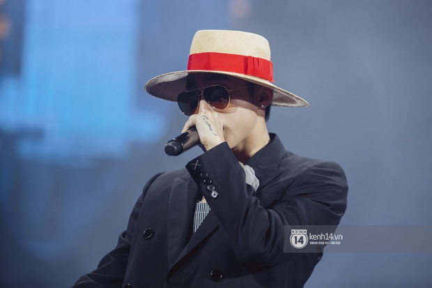 Bức ảnh gây bão: Sky cầm poster đến tận concert yêu cầu Sơn Tùng M-TP gỡ block Facebook mình vì trót dại chê idol lùn? - Ảnh 7. Bức ảnh gây bão: Sky cầm poster đến tận concert yêu cầu Sơn Tùng M-TP gỡ block Facebook mình vì trót dại chê idol lùn? - Ảnh 7.