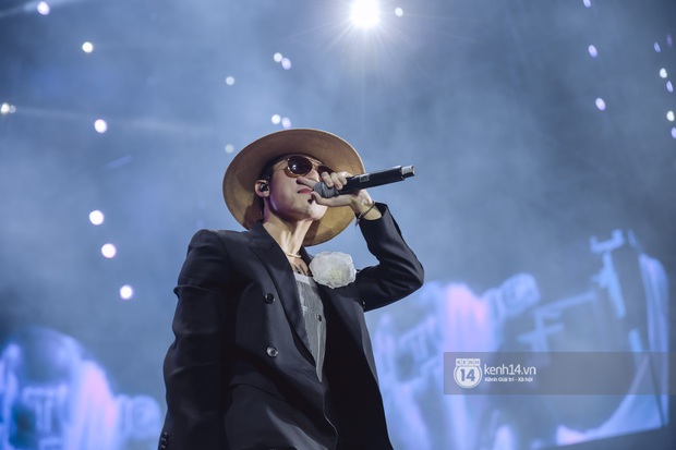 Bức ảnh gây bão: Sky cầm poster đến tận concert yêu cầu Sơn Tùng M-TP gỡ block Facebook mình vì trót dại chê idol lùn? - Ảnh 21. Bức ảnh gây bão: Sky cầm poster đến tận concert yêu cầu Sơn Tùng M-TP gỡ block Facebook mình vì trót dại chê idol lùn? - Ảnh 21.