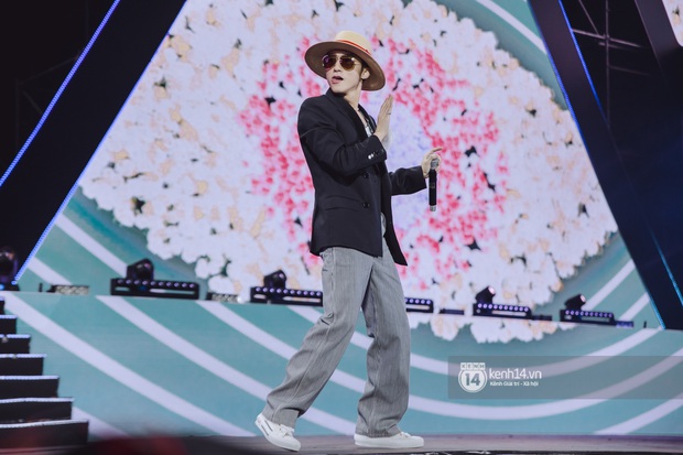 Bức ảnh gây bão: Sky cầm poster đến tận concert yêu cầu Sơn Tùng M-TP gỡ block Facebook mình vì trót dại chê idol lùn? - Ảnh 15. Bức ảnh gây bão: Sky cầm poster đến tận concert yêu cầu Sơn Tùng M-TP gỡ block Facebook mình vì trót dại chê idol lùn? - Ảnh 15.