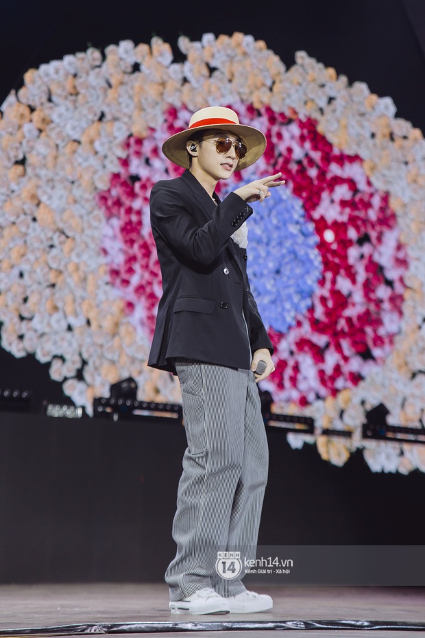 Bức ảnh gây bão: Sky cầm poster đến tận concert yêu cầu Sơn Tùng M-TP gỡ block Facebook mình vì trót dại chê idol lùn? - Ảnh 16. Bức ảnh gây bão: Sky cầm poster đến tận concert yêu cầu Sơn Tùng M-TP gỡ block Facebook mình vì trót dại chê idol lùn? - Ảnh 16.