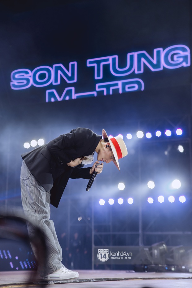 Bức ảnh gây bão: Sky cầm poster đến tận concert yêu cầu Sơn Tùng M-TP gỡ block Facebook mình vì trót dại chê idol lùn? - Ảnh 18. Bức ảnh gây bão: Sky cầm poster đến tận concert yêu cầu Sơn Tùng M-TP gỡ block Facebook mình vì trót dại chê idol lùn? - Ảnh 18.