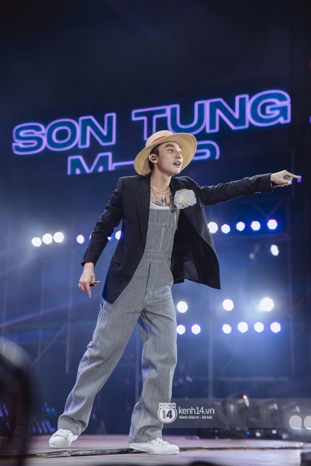 Bức ảnh gây bão: Sky cầm poster đến tận concert yêu cầu Sơn Tùng M-TP gỡ block Facebook mình vì trót dại chê idol lùn? - Ảnh 19. Bức ảnh gây bão: Sky cầm poster đến tận concert yêu cầu Sơn Tùng M-TP gỡ block Facebook mình vì trót dại chê idol lùn? - Ảnh 19.