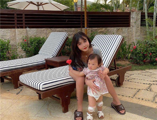 Mẫu nữ mặt nhựa từng gây sốc với hôn lễ bóc trần nhan sắc dàn hotgirl Trung Quốc bị trói chặt, đưa vào bệnh viện tâm thần? - Ảnh 7.