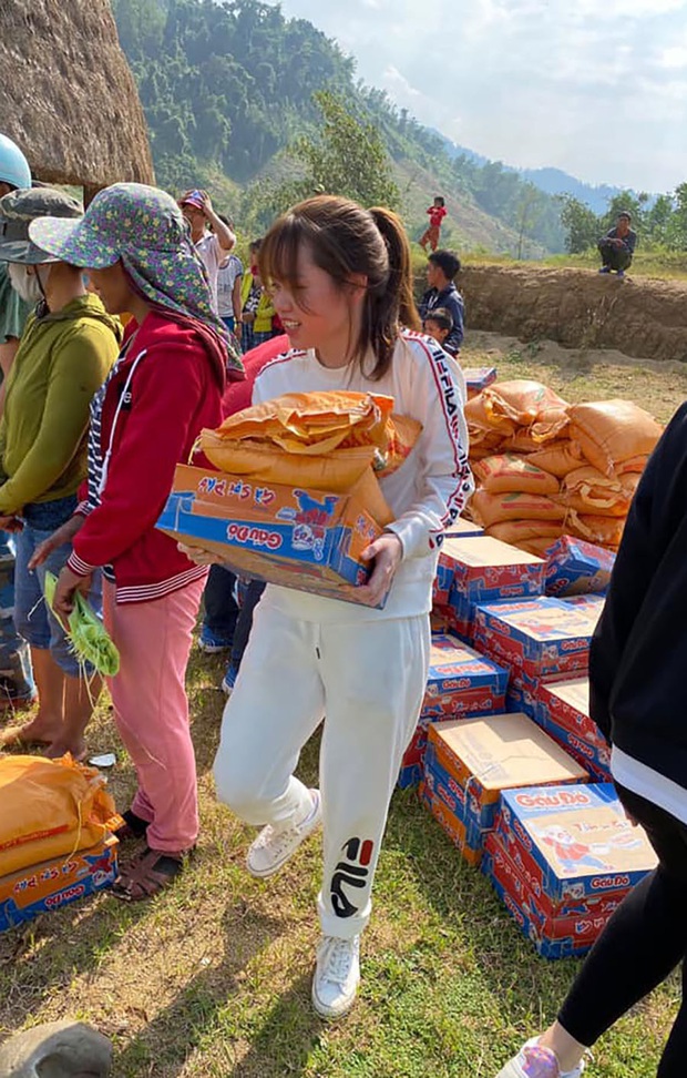 Huỳnh Anh lần đầu lộ diện hậu phốt bị tố là Tuesday trong bài đăng của một người bạn - Ảnh 2.