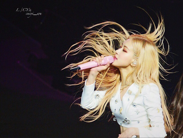 Nữ hoàng hất tóc đỉnh nhất Kpop là Rosé, suối tóc nhảy múa đỉnh số 2 thì không ai số 1 - Ảnh 1. Nữ hoàng hất tóc đỉnh nhất Kpop là Rosé, suối tóc nhảy múa đỉnh số 2 thì không ai số 1 - Ảnh 1.