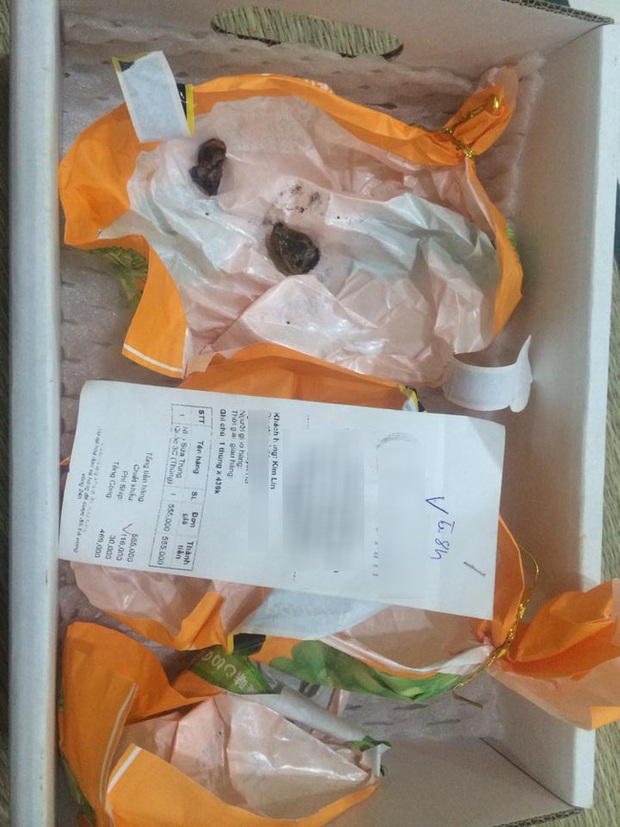 Cửa hàng hoa quả nổi tiếng bị tố bán nho héo, quả mềm, rụng tơi tả cho khách - Ảnh 3.