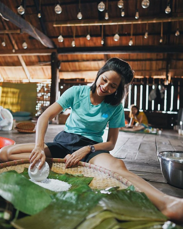 HHen Niê khoe ảnh vòng eo dính lời nguyền bé Mỡ hậu Tết: Lúc ăn hết mình, Xuân xong hết hồn là đây! - Ảnh 2.