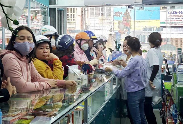 Bị lập biên bản vì hét giá khẩu trang, chủ cửa hàng ở Đà Nẵng nói: Không có lỗi vì phục vụ cho nhu cầu của người dân - Ảnh 7. Bị lập biên bản vì hét giá khẩu trang, chủ cửa hàng ở Đà Nẵng nói: Không có lỗi vì phục vụ cho nhu cầu của người dân - Ảnh 7.