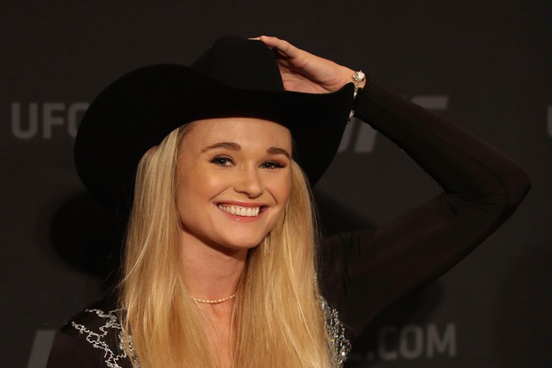 Góc biến hình: Đang xinh đẹp, dễ thương là thế, nữ võ sĩ bỗng bị đánh bầm dập đến khó nhận ra khi tranh tài tại giải đầu khắc nghiệt nhất thế giới - Ảnh 10.