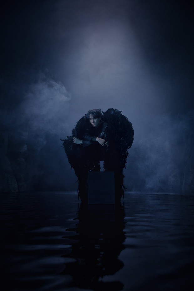 BTS hóa thiên nga đen ma mị trong bộ ảnh comeback thứ 2, ARMY đã kịp nghĩ ra hàng loạt giả thuyết về thiên thần sa ngã? - Ảnh 7.