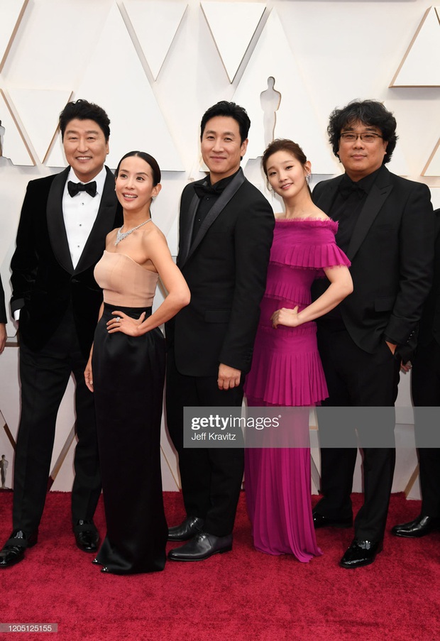 Quả bom gợi cảm của Ký Sinh Trùng: Bê nguyên si công thức mặc đẹp bấy lâu nay đến Oscar lại thành ra nhạt nhòa - Ảnh 3. Quả bom gợi cảm của Ký Sinh Trùng: Bê nguyên si công thức mặc đẹp bấy lâu nay đến Oscar lại thành ra nhạt nhòa - Ảnh 3.