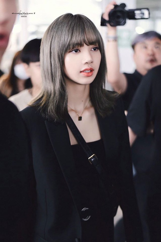 Lisa (BLACKPINK) gây náo loạn vì màu tóc mới: Đẹp bí ẩn, đỉnh thế này tại sao lại sợ nhuộm tóc đen? - Ảnh 5.