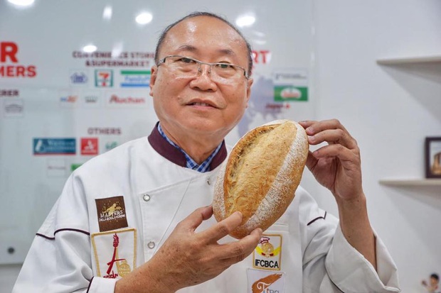 Bánh mì thanh long: món mới chỉ 6k/chiếc - vừa thử đồ lạ lại vừa giúp giải bà con cứu nông sản Việt trong mùa dịch virus corona - Ảnh 2. Bánh mì thanh long: món mới chỉ 6k/chiếc - vừa thử đồ lạ lại vừa giúp giải bà con cứu nông sản Việt trong mùa dịch virus corona - Ảnh 2.