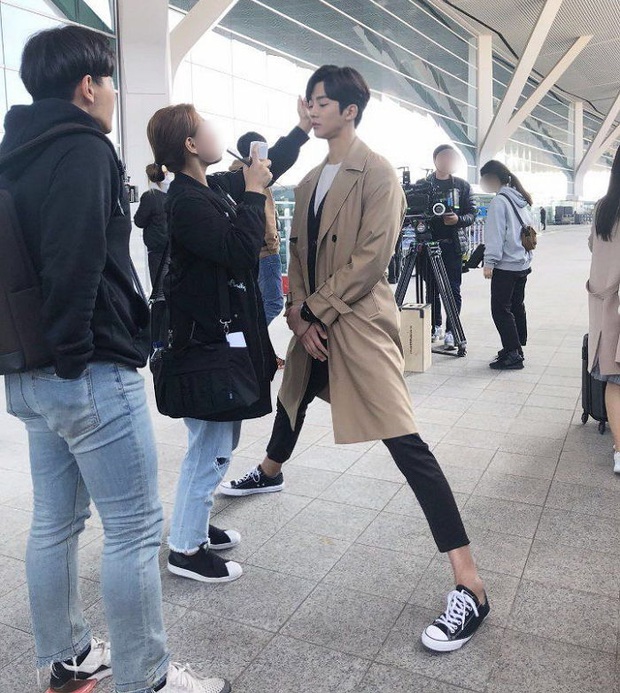 Đứng cuối sân khấu nhưng nam idol mới nổi vẫn giật spotlight, biến dàn mỹ nam nhà SM thành “chú lùn” nhờ chiều cao 1m91 siêu soái - Ảnh 8.