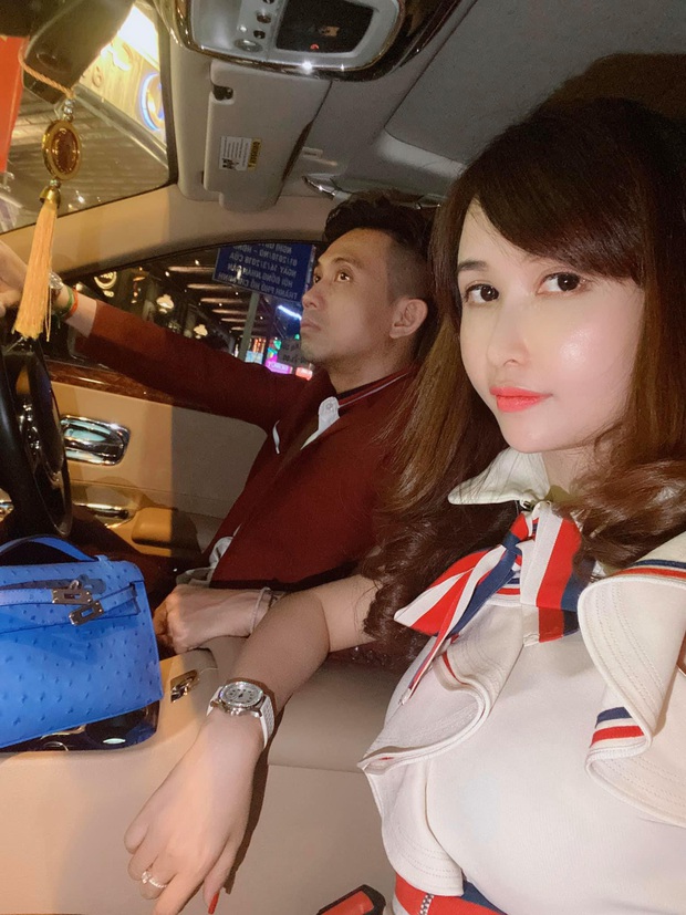 Mai mới Valentine mà Mina Phạm đã tranh thủ nịnh Minh Nhựa, bí quyết giữ chồng đại gia là đây sao? - Ảnh 3. Mai mới Valentine mà Mina Phạm đã tranh thủ nịnh Minh Nhựa, bí quyết giữ chồng đại gia là đây sao? - Ảnh 3.