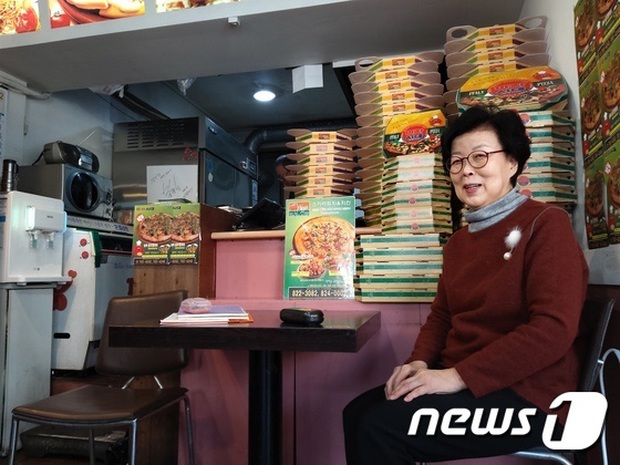 Tiệm tạp hoá và tiệm bánh pizza trở thành… địa điểm du lịch hot nhờ bộ phim “Kí Sinh Trùng”, sau Oscar còn đông khách hơn nữa - Ảnh 12. Tiệm tạp hoá và tiệm bánh pizza trở thành… địa điểm du lịch hot nhờ bộ phim “Kí Sinh Trùng”, sau Oscar còn đông khách hơn nữa - Ảnh 12.
