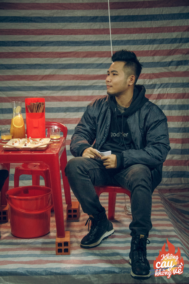 Phúc Du tiết lộ không có hình xăm, rap battle cực gắt cùng Sóc Nâu trong Không cay không về - Ảnh 2. Phúc Du tiết lộ không có hình xăm, rap battle cực gắt cùng Sóc Nâu trong Không cay không về - Ảnh 2.