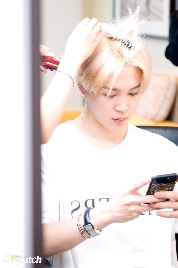 Nhìn giá những chiếc đồng hồ đắt nhất của các trai nhà BTS mà muốn tiền đình: Hạt dẻ cũng 148 triệu, đỉnh cao là 1,6 tỷ VNĐ - Ảnh 2. Nhìn giá những chiếc đồng hồ đắt nhất của các trai nhà BTS mà muốn tiền đình: Hạt dẻ cũng 148 triệu, đỉnh cao là 1,6 tỷ VNĐ - Ảnh 2.
