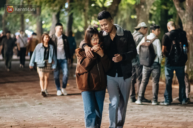Tóm tắt Valentine giữa mùa dịch của các cặp đôi: Hẹn hò kèm cái khẩu trang nhưng vẫn thừa vui, dư lãng mạn! - Ảnh 3. Tóm tắt Valentine giữa mùa dịch của các cặp đôi: Hẹn hò kèm cái khẩu trang nhưng vẫn thừa vui, dư lãng mạn! - Ảnh 3.