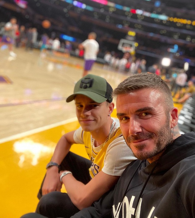 Chụp ảnh quảng cáo sương sương, nhưng ông chú David Beckham vẫn manly chết ngất, khiến đám đàn em còn phải chạy dài - Ảnh 4. Chụp ảnh quảng cáo sương sương, nhưng ông chú David Beckham vẫn manly chết ngất, khiến đám đàn em còn phải chạy dài - Ảnh 4.