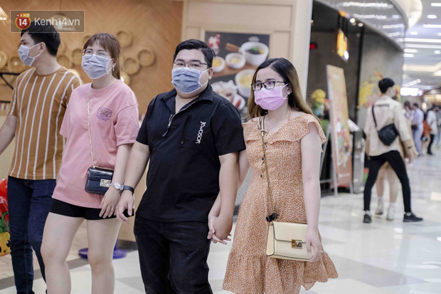 Tóm tắt Valentine giữa mùa dịch của các cặp đôi: Hẹn hò kèm cái khẩu trang nhưng vẫn thừa vui, dư lãng mạn! - Ảnh 27. Tóm tắt Valentine giữa mùa dịch của các cặp đôi: Hẹn hò kèm cái khẩu trang nhưng vẫn thừa vui, dư lãng mạn! - Ảnh 27.