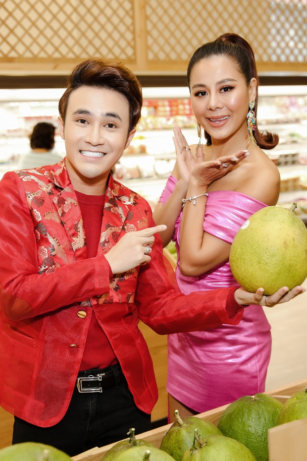 Sự kiện quy tụ dàn mỹ nhân đình đám ngày Valentine: Đỗ Mỹ Linh cực xinh bên đàn em, Lệ Quyên xứng danh mỹ nhân siêu giàu khi đeo nhẫn khủng - Ảnh 11. Sự kiện quy tụ dàn mỹ nhân đình đám ngày Valentine: Đỗ Mỹ Linh cực xinh bên đàn em, Lệ Quyên xứng danh mỹ nhân siêu giàu khi đeo nhẫn khủng - Ảnh 11.