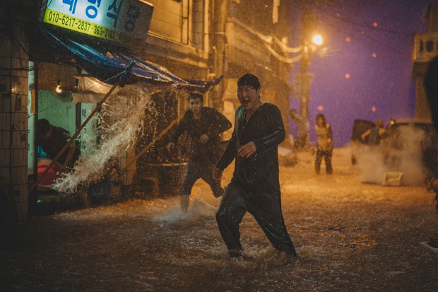 Chuyện giờ mới kể ở hậu trường Kí Sinh Trùng: Không quay quá 10 cảnh một ngày, ngỡ ngàng vì tài sản xuất ngoạn mục của cả ekip - Ảnh 3.