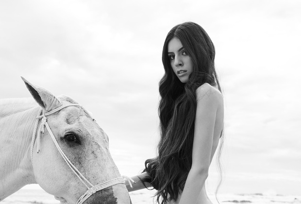 Germanys Next Top Model chơi lớn đầu năm khi cho thí sinh cởi tuốt tuồn tuột chụp hình - Ảnh 3. Germanys Next Top Model chơi lớn đầu năm khi cho thí sinh cởi tuốt tuồn tuột chụp hình - Ảnh 3.