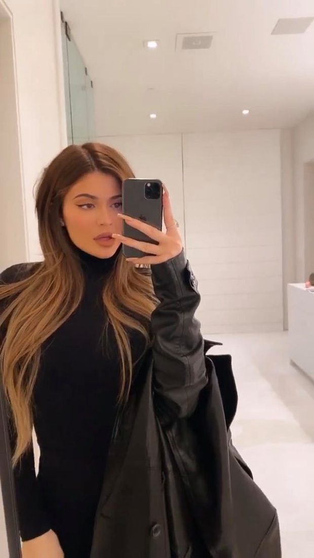 Hollywood's sexiest female billionaire Kylie Jenner has a strange transformation with new hair: Already beautiful, now her rank is skyrocketing!  - Photo 2.