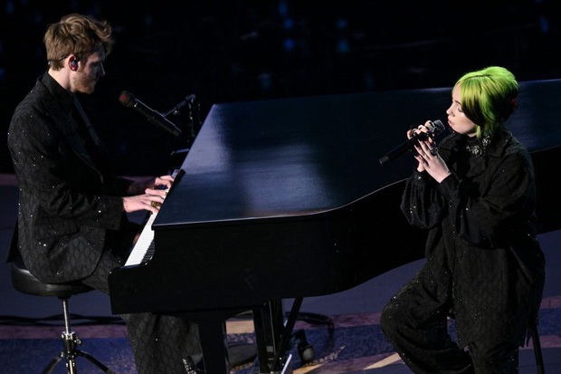 billie-eilish-oscars-2020-3-e1581307746598-15817654492451740834224.jpg