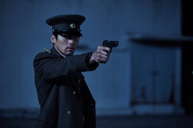 Hyun Bin cầm súng bao ngầu ở loạt phim hot nhưng khán giả lại đòi đại úy cầm tay Son Ye Jin của Crash Landing On You - Ảnh 5.