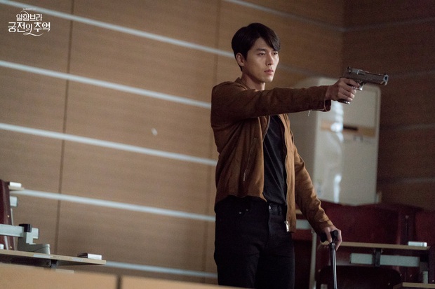 Hyun Bin cầm súng bao ngầu ở loạt phim hot nhưng khán giả lại đòi đại úy cầm tay Son Ye Jin của Crash Landing On You - Ảnh 3.
