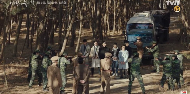 Preview tập cuối Crash Landing on You: Mặc bị bao vây tứ phía, Hyun Bin vẫn lao thẳng qua biên giới tới gặp Son Ye Jin? - Ảnh 1.