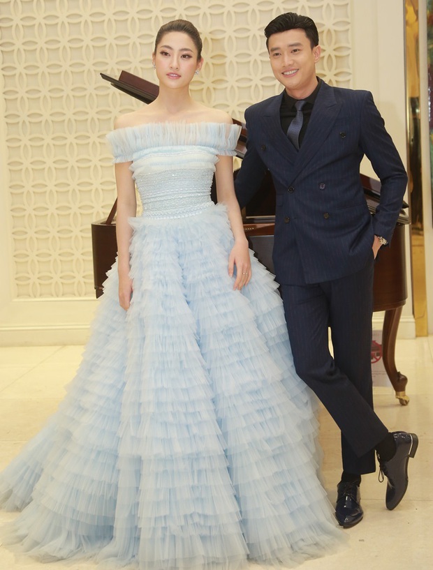 Gái 1 con Nhã Phương đỉnh quá, đụng váy với Lương Thùy Linh kém 10 tuổi mà xinh trẻ lấn át đàn em - Ảnh 2.