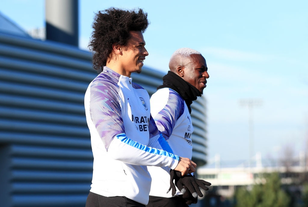 Dàn sao Man City thoải mái cười đùa trên sân tập bất chấp án phạt nặng nhất lịch sử bóng đá đang treo lơ lửng trên đầu - Ảnh 9.