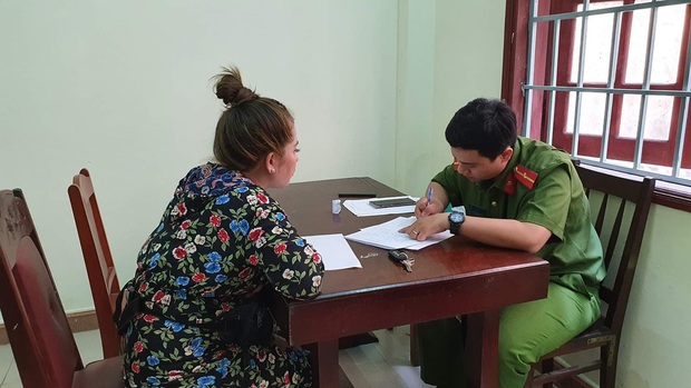 Nữ phóng viên VTV8 bị đôi nam nữ đánh tới tấp khi đang tác nghiệp tại gác chắn đường sắt - Ảnh 3.