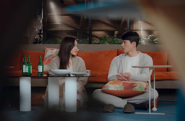 Dàn cast Crash Landing on You tự chọn cảnh yêu thích nhất: Hyun Bin mê nụ hôn biên giới, Son Ye Jin thích cảnh sinh đôi? - Ảnh 4.
