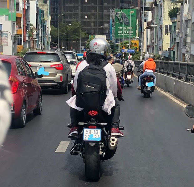 Gái xinh F.A nghen tị với bố mẹ cưới nhau 30 năm vẫn còn video call xin hun miếng, cùng nhau cưỡi mô tô đi phượt Gái xinh F.A nghen tị với bố mẹ cưới nhau 30 năm vẫn còn video call xin hun miếng, cùng nhau cưỡi mô tô đi phượt