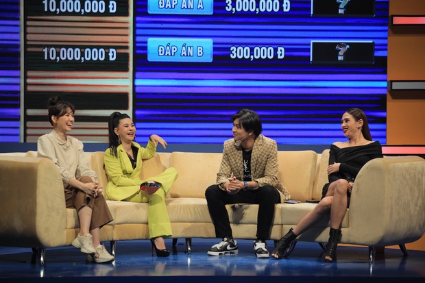 Hari Won, Võ Hoàng Yến ôm nhau khóc thét xem “dị nhân” dùng đầu “cân” chiếc xe tải 5 tấn - Ảnh 1.