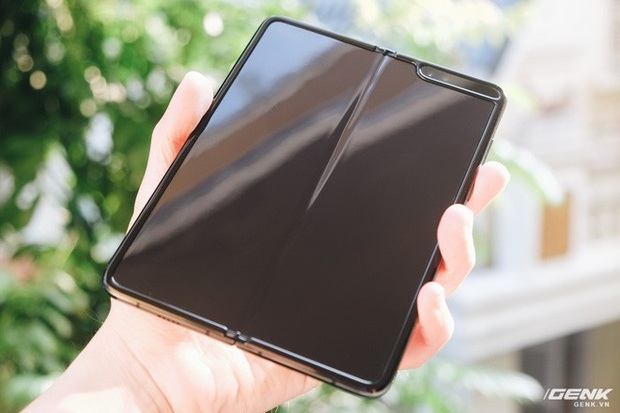 Samsung Galaxy Fold 2 sẽ có tên mã Champ, được tích hợp camera selfie ẩn dưới màn hình? - Ảnh 2.