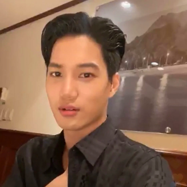 Tập tành quay mukbang chiều fan hâm mộ, Kai (EXO) khiến dân tình thi nhau thả tim ầm ầm bởi những khoảnh khắc cực dễ thương - Ảnh 5. Tập tành quay mukbang chiều fan hâm mộ, Kai (EXO) khiến dân tình thi nhau thả tim ầm ầm bởi những khoảnh khắc cực dễ thương - Ảnh 5.