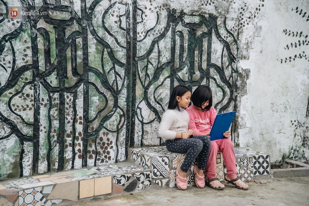 Chùm ảnh: Khi bãi tập kết rác ven sông Hồng trở thành 16 tác phẩm nghệ thuật đương đại - Ảnh 9.