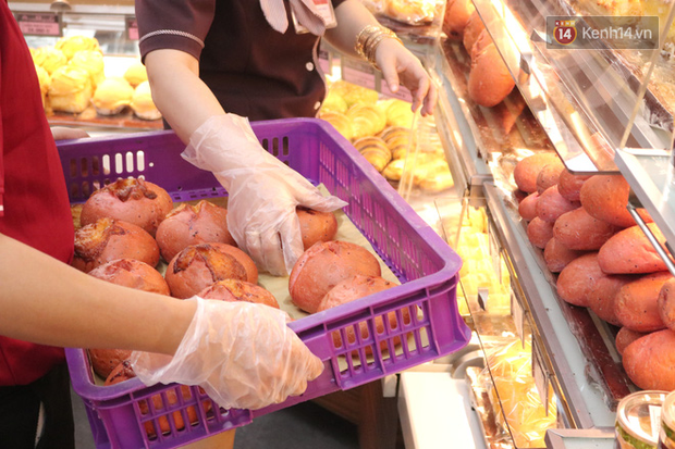 Ăn thử bánh mì thanh long đang “gây bão” Sài Gòn hiện tại, liệu hương vị có gì khác biệt so với loại bình thường ta vẫn hay ăn? - Ảnh 17.