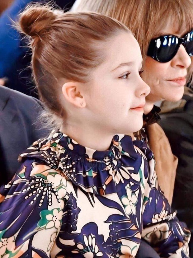 Ngồi trong lòng bố, công chúa nhỏ Harper Beckham lại khiến dân tình xao xuyến: Mỹ nhân tương lai của Hollywood đây rồi! - Ảnh 5.