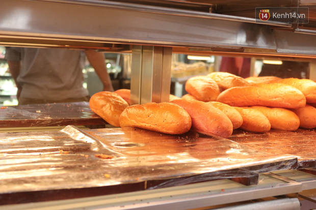 Ăn thử bánh mì thanh long đang “gây bão” Sài Gòn hiện tại, liệu hương vị có gì khác biệt so với loại bình thường ta vẫn hay ăn? - Ảnh 20.