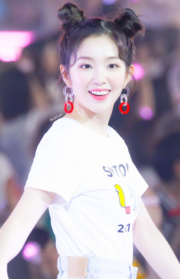 Kiểu tóc búi Pucca người thường diện dễ fail là thế nhưng idol Hàn quẩy lên lại xinh yêu mỹ mãn - Ảnh 1.